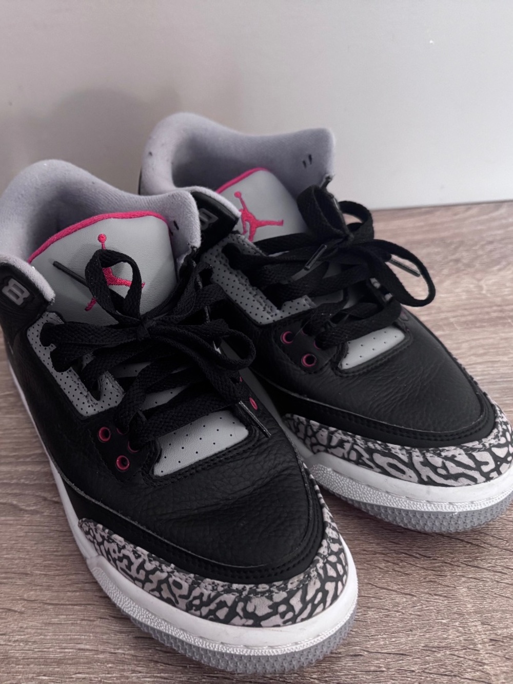**Air Jordan 3 Sneakers – Black/Grey/Red – Men’s 7 / Women’s 9